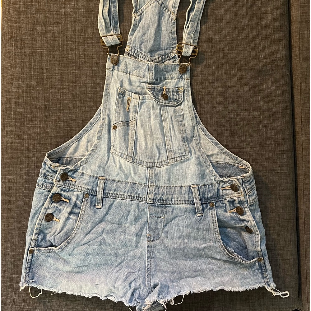 Light wash denim overalls with adjustable strap
